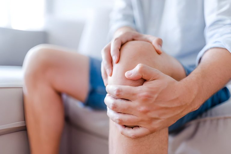 Dor no joelho que não passa: quando a artroscopia é indicada